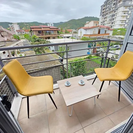Dimel With Balcony Daire